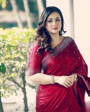 ইন্ডিয়ান বিচিত্রা সিল্কের প্রিমিয়াম এমব্রয়ডারি করা শাড়ি