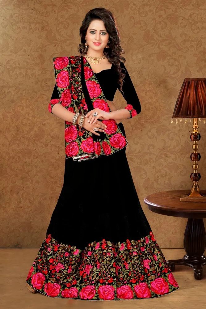 সফট জর্জেট ফ্লোরাল এমব্রয়ডারি করা পার্টি শাড়ি - Image 3