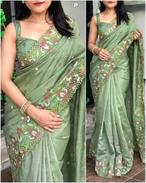 ইন্ডিয়ান হোয়াইট গোল্ড জর্জেট এমব্রয়ডারি করা শাড়ি