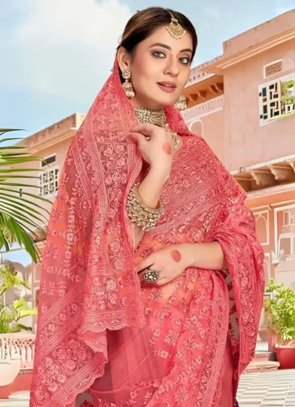 এক্সক্লুসিভ ইন্ডিয়ান ইন্ডিয়ান বিচিত্রা সিল্ক কালো এমব্রয়ডারি কাজ করা পার্টি শাড়ি